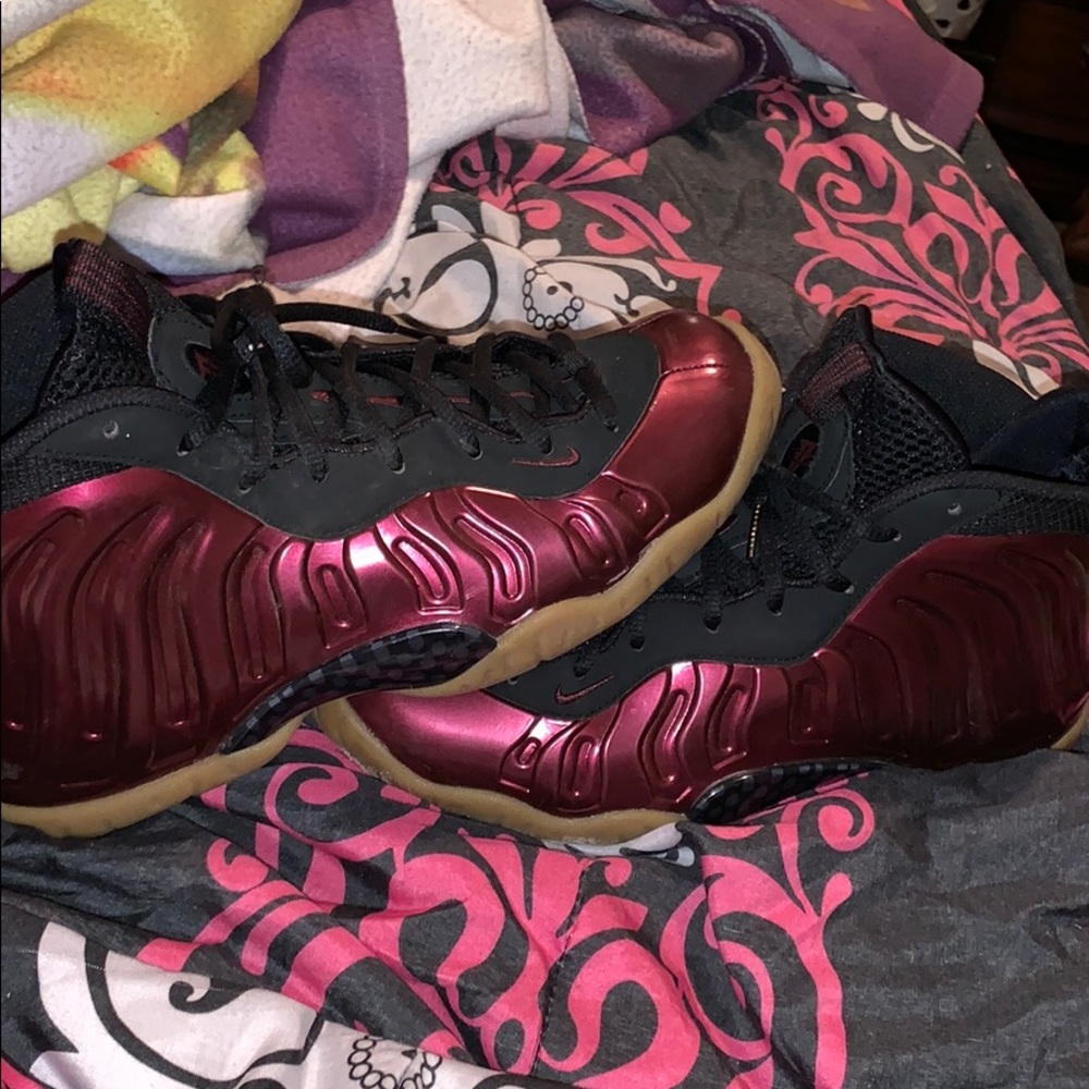 Burgundy foams with peanut butter bottoms